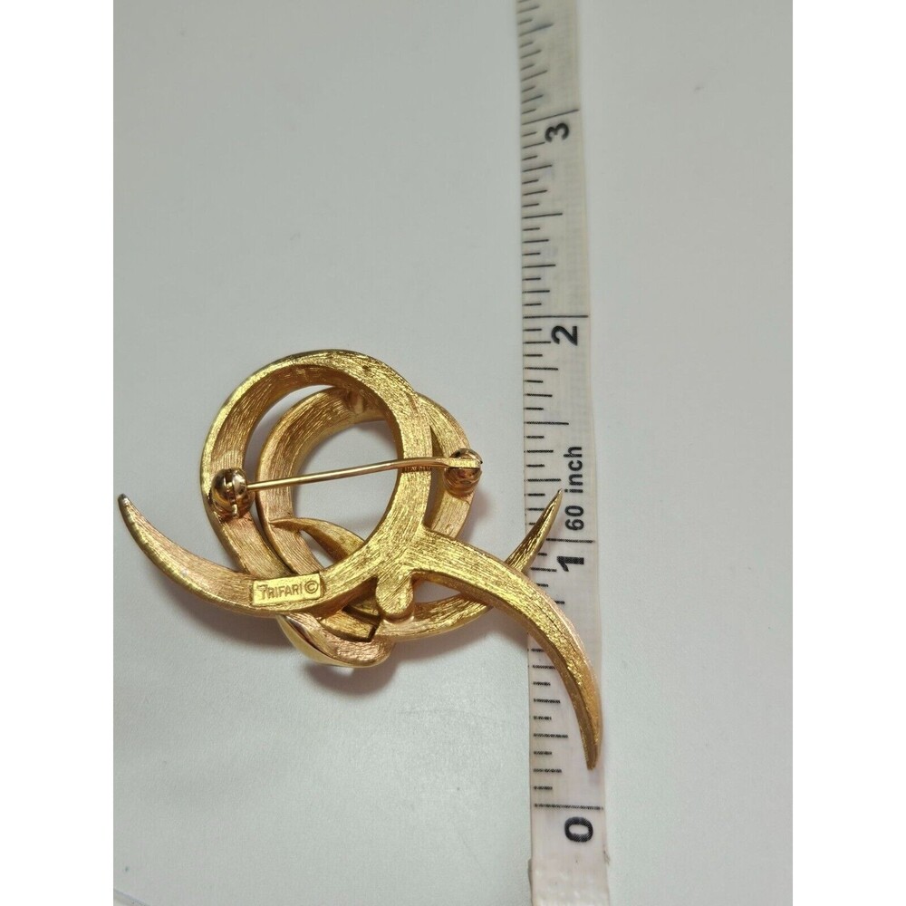*Sale* Trifari with crown vintage brooch - Picture 6 of 10